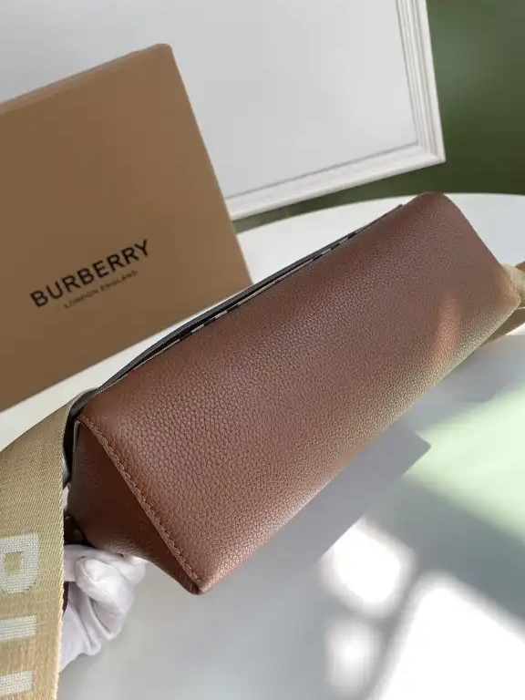 Official First Bag Ru Crossbody Bag-25-8.5-18cm Note BURBERRY 0522